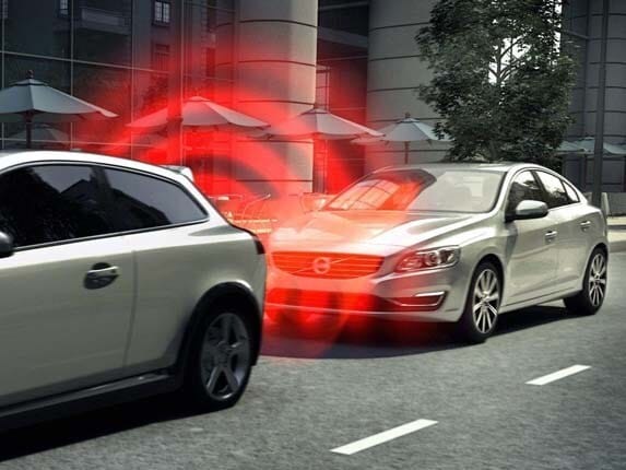 automatic-emergency-braking-image1a-lead-600-001