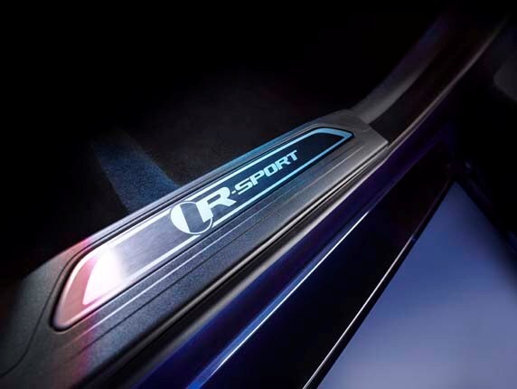 jag_xe_r_sport_detail_image_1-600-001