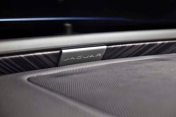 jag_xe_r_sport_detail_image_3-600-001