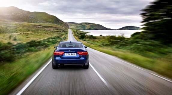 jag_xe_r_sport_dynamic_image_4-600-001