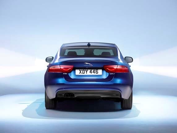 jag_xe_r_sport_studio_image_4-600-001