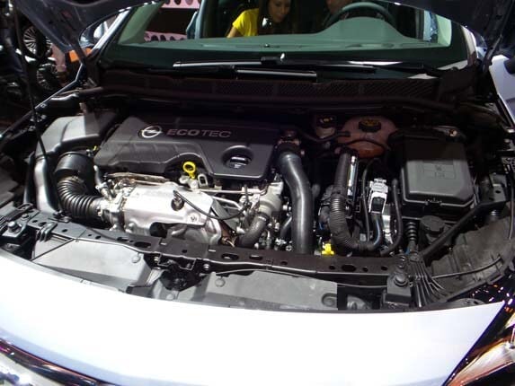 opel-astra-10-600-001
