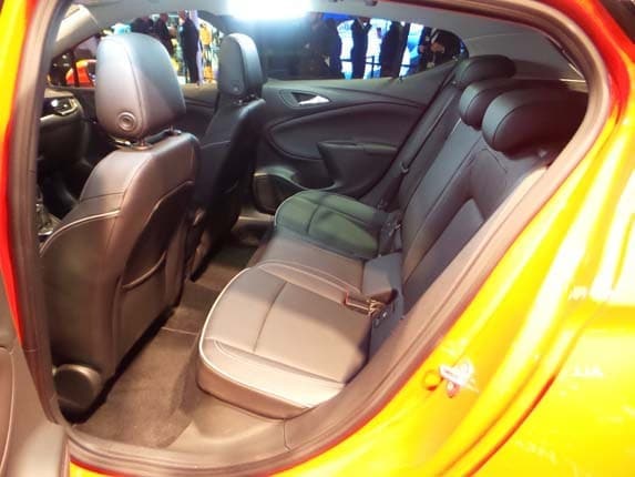 opel-astra-9-600-001