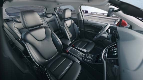 opel-astra-seats-296466-600-001