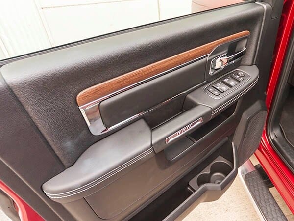 2014-ram-1500-laramie-interior-02-600-001