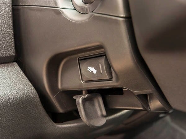 2014-ram-1500-laramie-interior-04-600-001