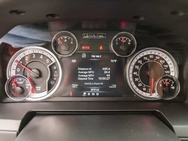2014-ram-1500-laramie-interior-05-600-001