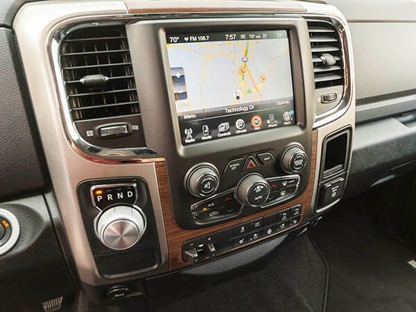 2014-ram-1500-laramie-interior-06-600-001