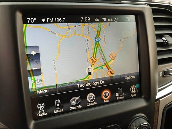2014-ram-1500-laramie-interior-09-600-001
