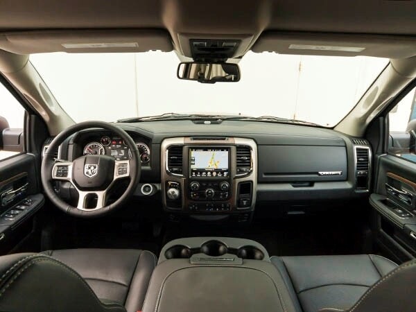 2014-ram-1500-laramie-interior-13-600-001