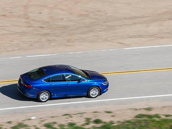 2015-chrysler-200s-action-01-600-001