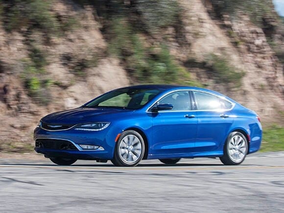 2015-chrysler-200s-action-06-600-001