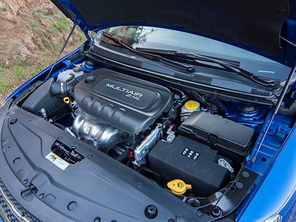 2015-chrysler-200s-engine-01-600-001