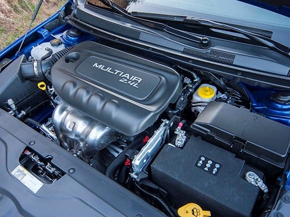 2015-chrysler-200s-engine-02-600-001