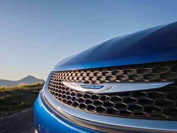 2015-chrysler-200s-exterior-detail-01-600-001