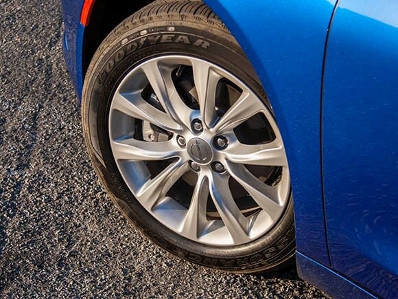2015-chrysler-200s-exterior-detail-07-600-001