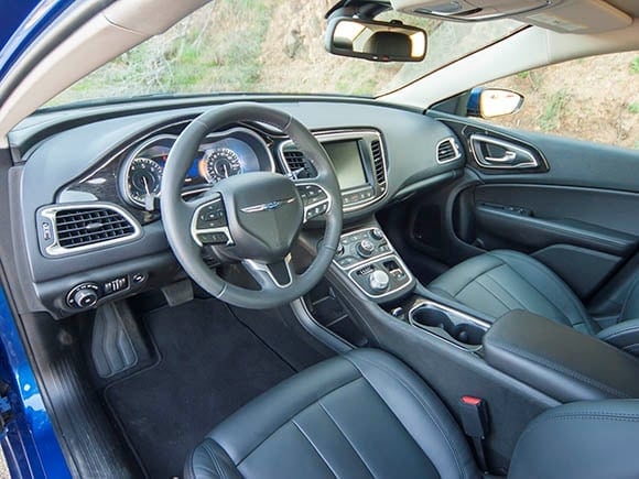2015-chrysler-200s-interior-01-600-001