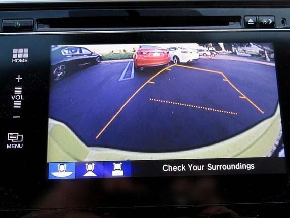 2015-honda-fit-rearview-camera-wide-view2-600-001