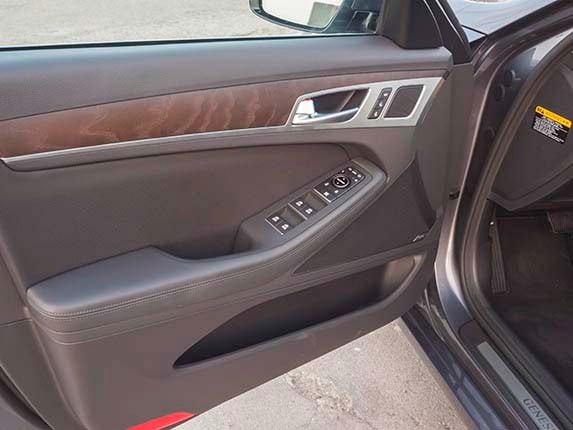 2015-hyundai-genesis-long-term-interior-02-600-001