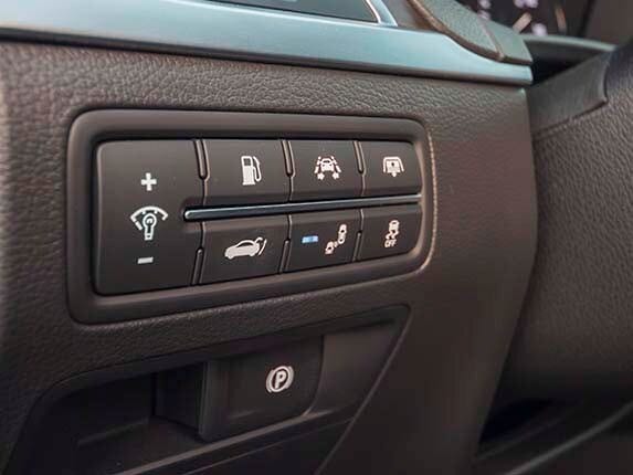 2015-hyundai-genesis-long-term-interior-03-600-001