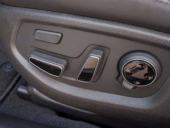 2015-hyundai-genesis-long-term-interior-05-600-001
