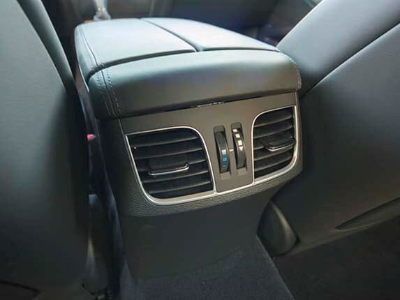 2015-hyundai-genesis-long-term-interior-09-600-001