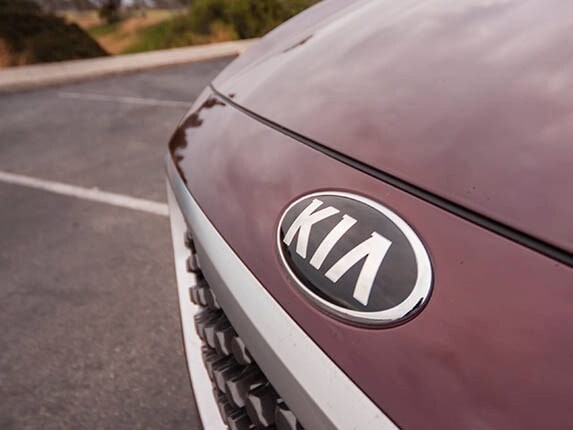 2015-kia-sedona-sx-long-term-exterior-04-600-001