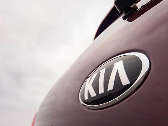 2015-kia-sedona-sx-long-term-exterior-07-600-001