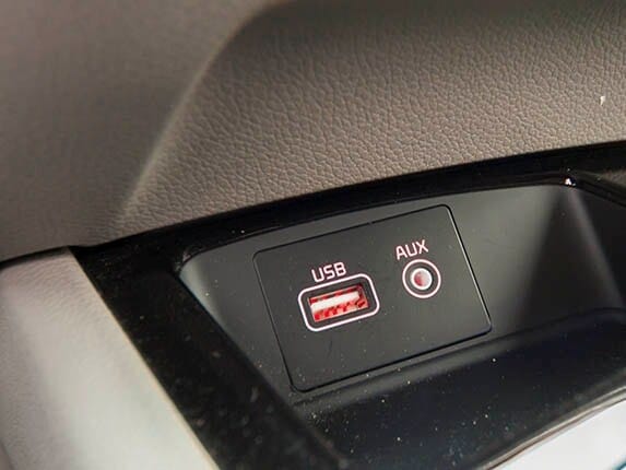 2015-kia-sedona-sx-long-term-interior-13-600-001