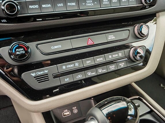 2015-kia-sedona-sx-long-term-interior-22-600-001