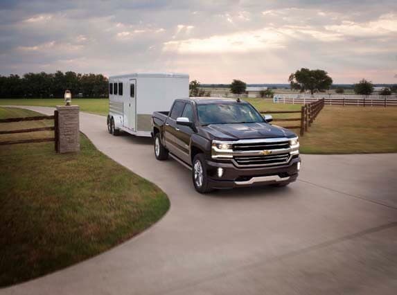 2016-chevrolet-silverado-high-country-with-trailer-003-600-001