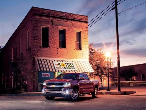 2016-chevrolet-silverado-lt-at-restaurant-005-600-001
