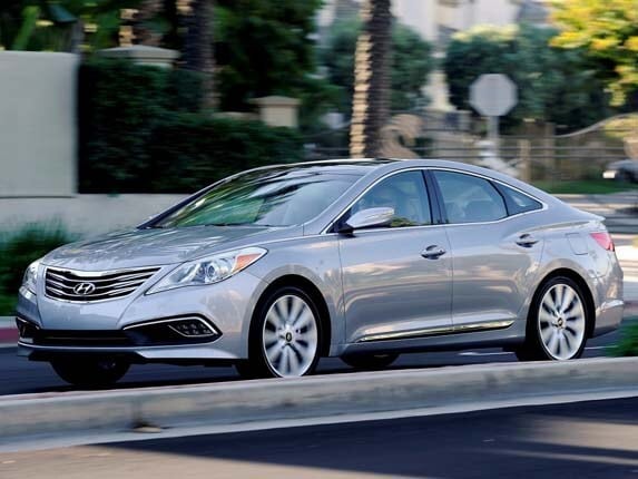 2016-hyundai-azera-front-side-action1-lead-600-001