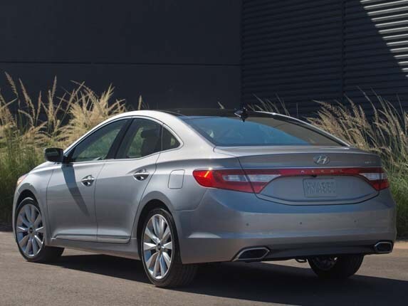 2016-hyundai-azera-rear-static1-600-001