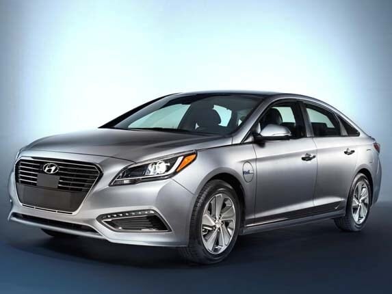 2016-hyundai-sonata-plug-in-hybrid-front-static1-600-001