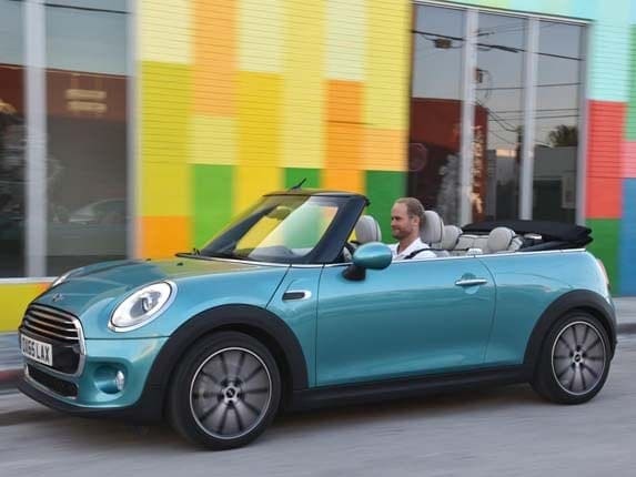 2016-mini-convertible-high-front-side-action2-lead-600-001-1