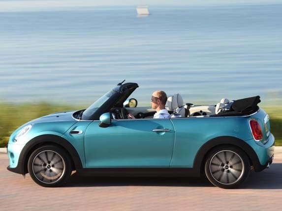 2016-mini-convertible-open-pan-action2-600-001