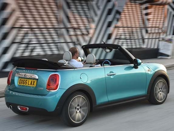 2016-mini-convertible-open-rear-action3-600-001