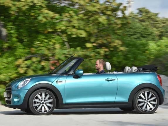 2016-mini-convertible-pan-action1-600-001