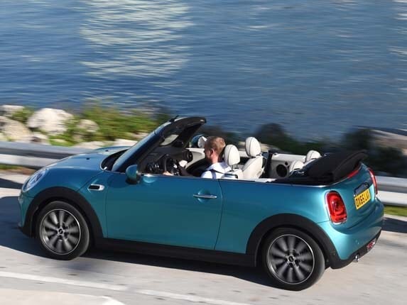 2016-mini-cooper-open-high-side-rear-action7-600-001