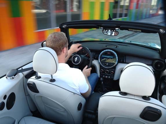 2016-mini-cooper-open-interior-front-dash1-600-001
