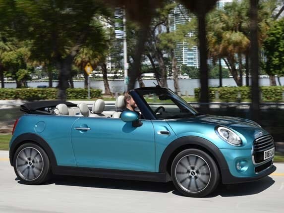 2016-mini-cooper-open-side-front-action5-600-001