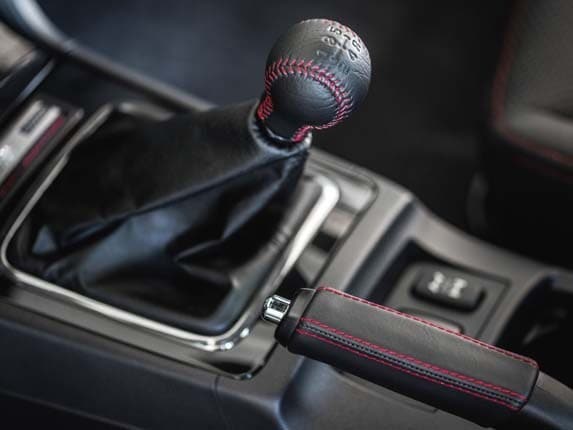 2016-mitsubishi-lancer-evolution-shifter-brake-detail1-600-001