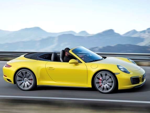 2017-porsche-911-carrera-4s-cabriolet-pan-action1-600-001