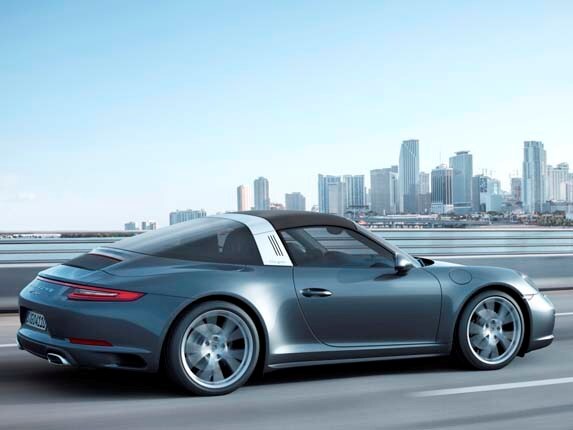 2017-porsche-911-targa-4-side-rear-actionl1-600-001