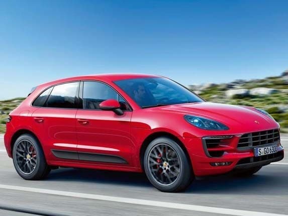 2017-porsche-macan-gts-front-side-action1-600-001