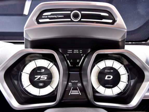 subaru-viziv-future-concept-interior-main-instrument-display1-600-001