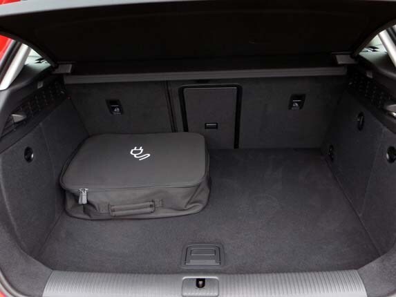 2016-audi-a3-sportback-e-tron-rear-cargo-area1-600-001