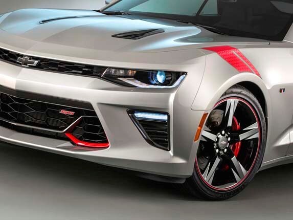 2016-chevrolet-camaro-ss-red-accent-front-quarter-detail1-600-001
