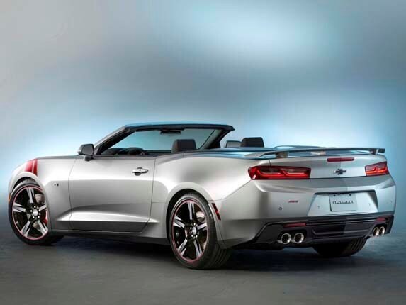 2016-chevrolet-camaro-ss-red-accent-rear-static-top-down1-600-001